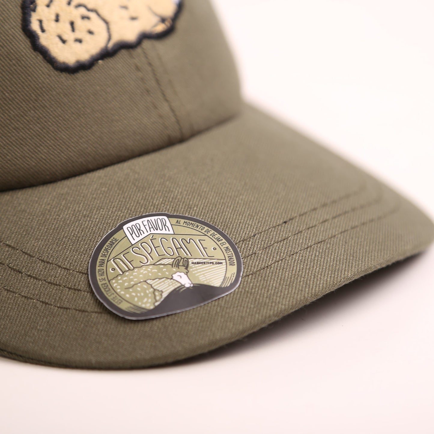 Gorra Cuy paz y amor beige